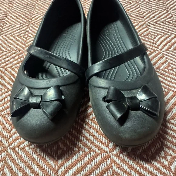 CROCS | Shoes | Crocs Black Dress Shoes With Bow Detail | Poshmark